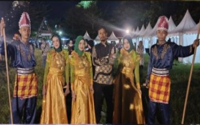 PENAMPILAN TIM SENI SMANDITA PADA GEBYAR BUDAYA HUT NTB KE-67 TAHUN 2025