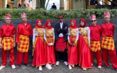 PESERTA KARNAVAL BUDAYA SMANDITA MEMERIAHKAN HUT NTB KE-67